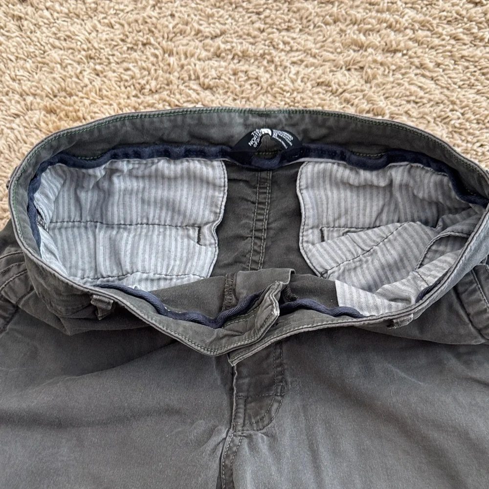 The North Face TNF Men's Gray Casual Cargo Shorts, sz 32